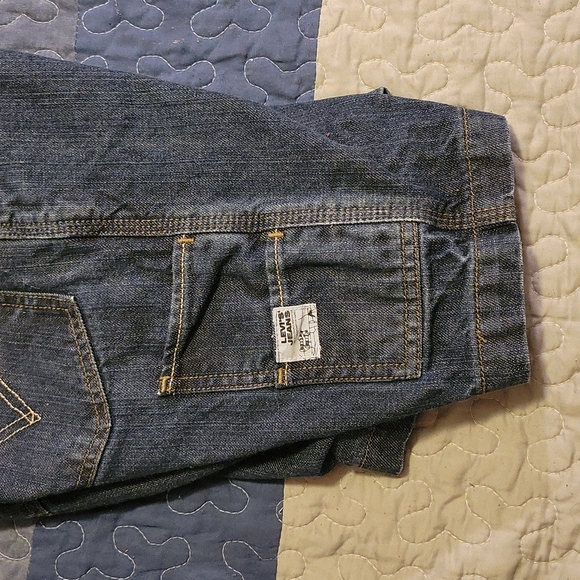 Levi's Cargo Jean Shorts - Picture 5 of 9